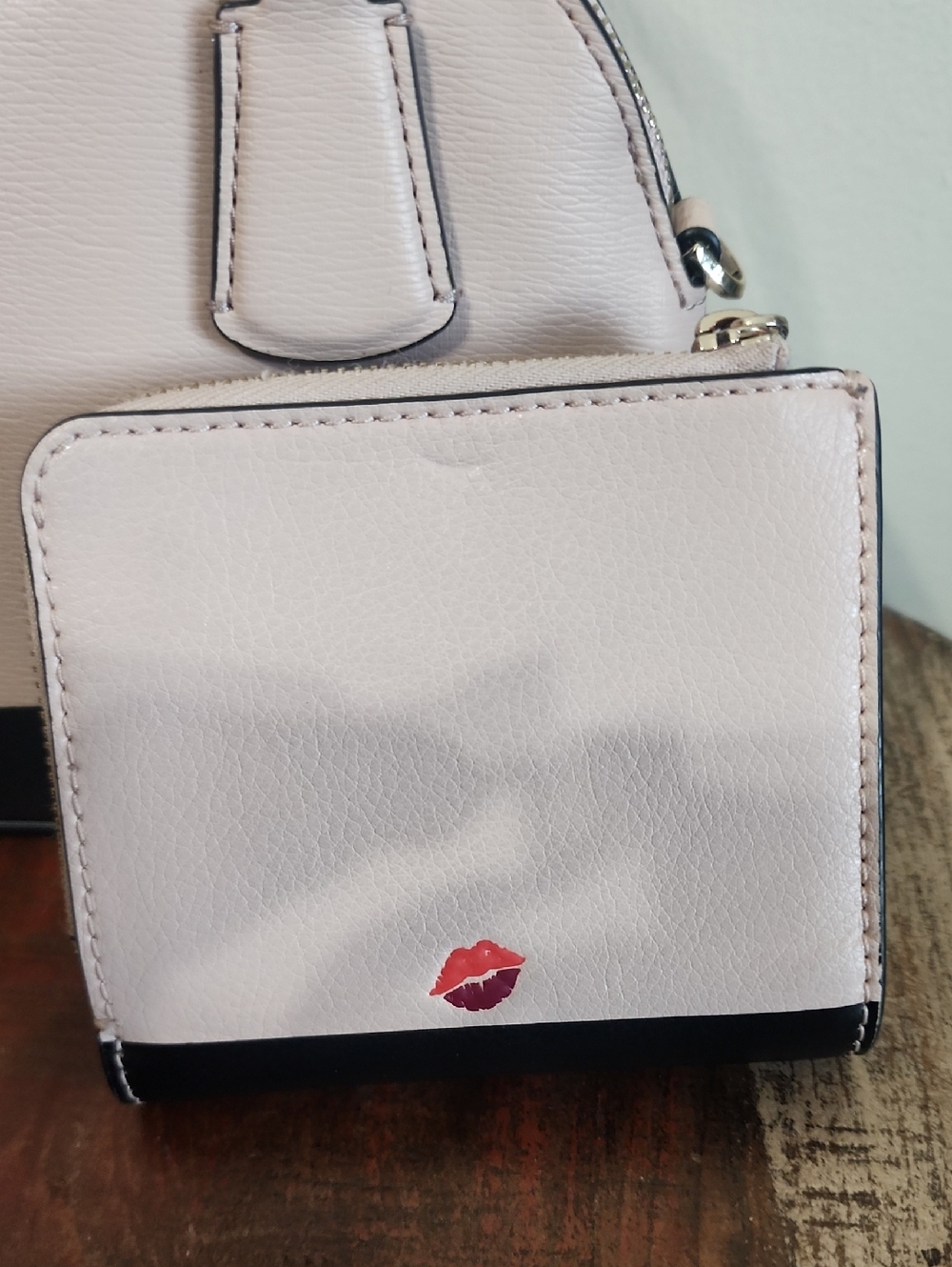 Kate Spade Disney Blush Pink Minnie Mouse Mini Dome Satchel Wallet Lipstick Kiss - Picture 4 of 15